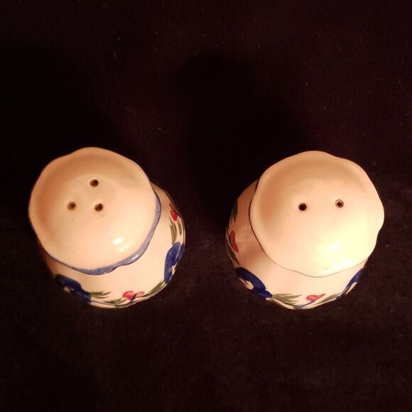 Vintage Hand Painted Floral Salt & Pepper Shakers - Picture 3 of 4